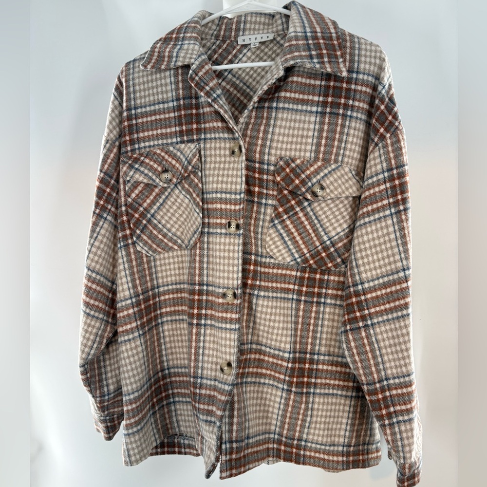 HYFYE Cozy Plaid Button-Up Shacket in Beige, Brown & Blue Size L